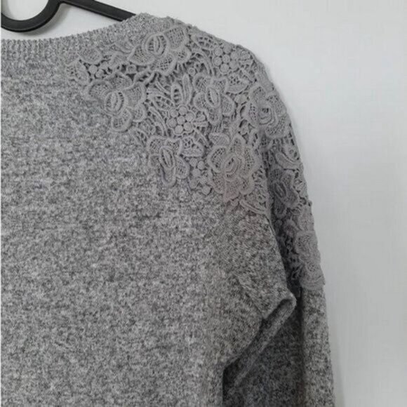 CLEO / Floral Lace Applique Hacchi Fitted Soft Sweater Gray Sz XS - Picture 12 of 13
